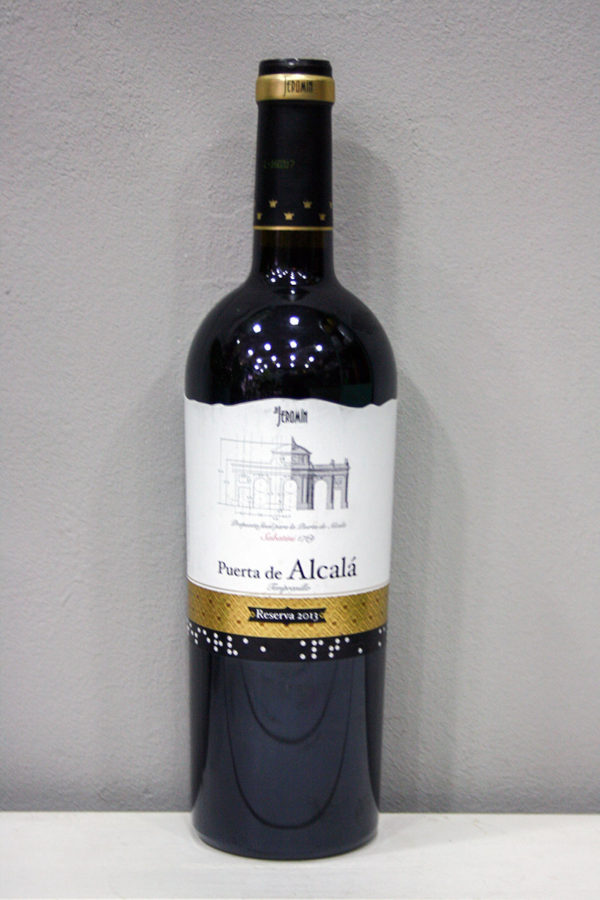 Vino Puerta de Alcala Reserva: es un vino tinto de Reserva 2013 elaborado a partir de la variedad Tempranillo (100%) por Vinos Jeromin, bajo la denominación de origen vinos de Madrid. Vino galardonado con diferentes premios · Floristería Los Santos Niños · Alcalá de Henares · Madrid