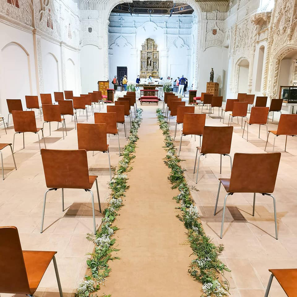 Decoraciones de Bodas Flores en pasillos Iglesia · Floristería Los Santos Niños · Alcalá de Henares · Madrid